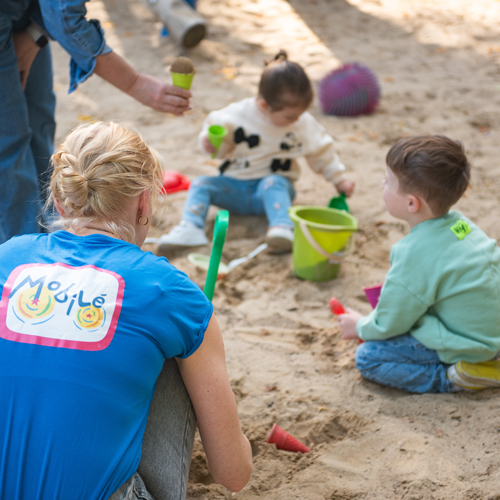 Mobile Spiel im Sandkasten